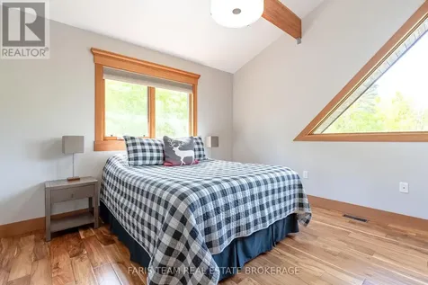 22 Houben Crescent Oro-medonte ON L0L 1T0