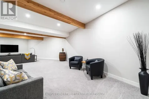 22 Houben Crescent Oro-medonte ON L0L 1T0