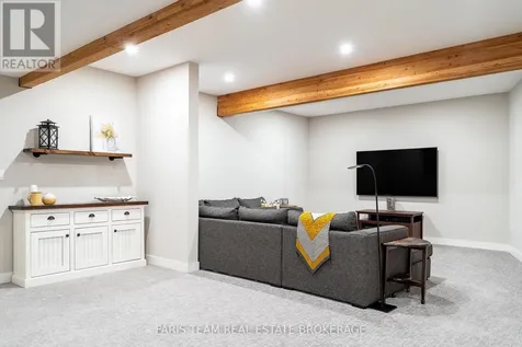 22 Houben Crescent Oro-medonte ON L0L 1T0