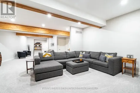 22 Houben Crescent Oro-medonte ON L0L 1T0