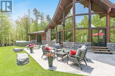 22 Houben Crescent Oro-medonte ON L0L 1T0