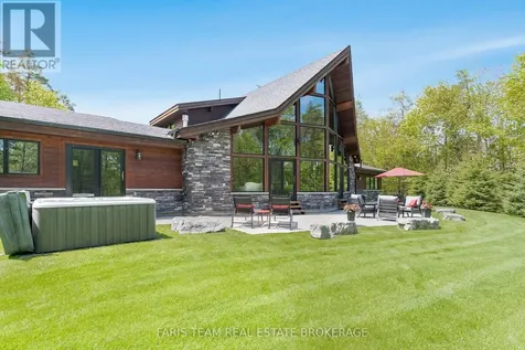 22 Houben Crescent Oro-medonte ON L0L 1T0