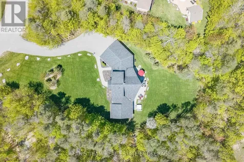 22 Houben Crescent Oro-medonte ON L0L 1T0