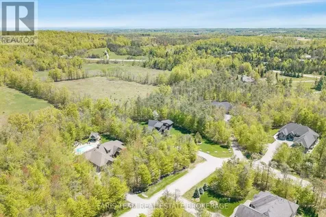 22 Houben Crescent Oro-medonte ON L0L 1T0