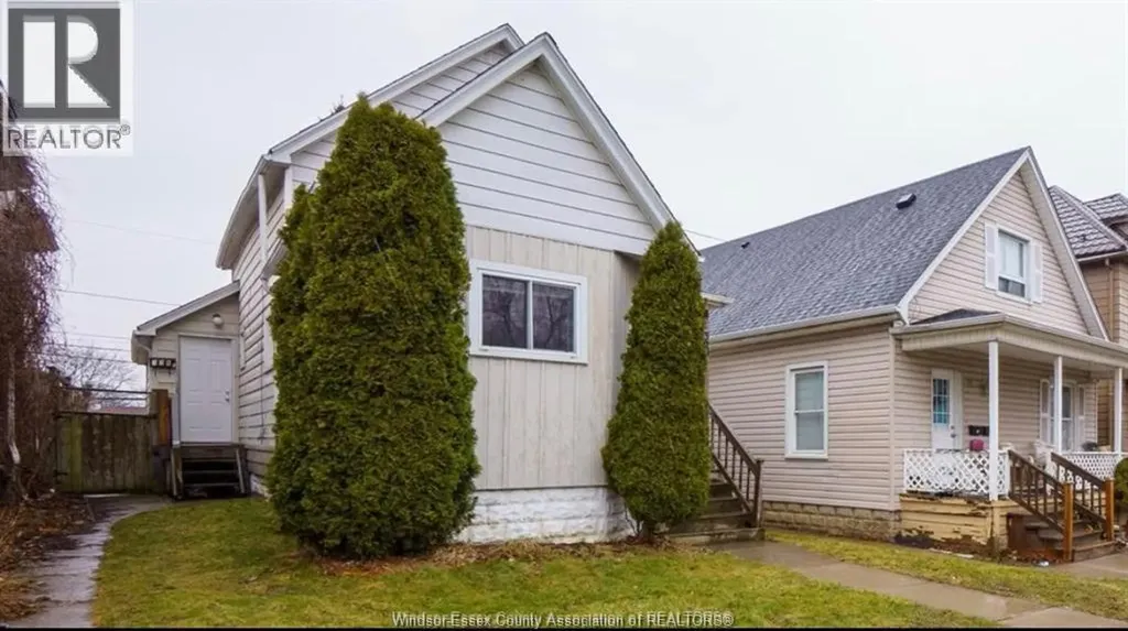 329 Pierre Avenue Windsor ON N9A 2J7