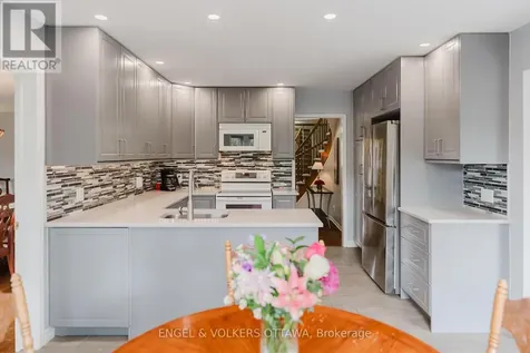 30 Huntings End Avenue Ottawa ON K2M 1R3