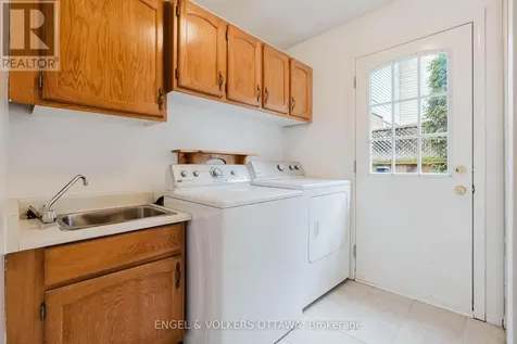 30 Huntings End Avenue Ottawa ON K2M 1R3