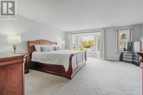 30 Huntings End Avenue Ottawa ON K2M 1R3