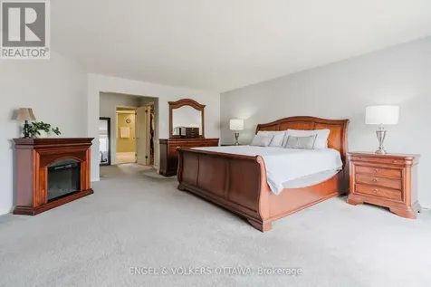 30 Huntings End Avenue Ottawa ON K2M 1R3