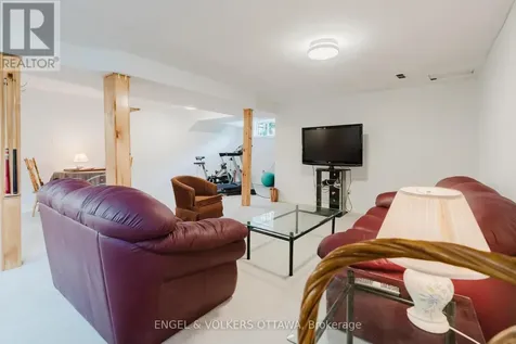 30 Huntings End Avenue Ottawa ON K2M 1R3