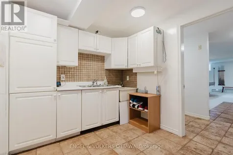 30 Huntings End Avenue Ottawa ON K2M 1R3