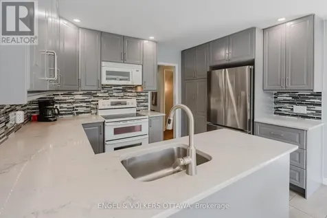 30 Huntings End Avenue Ottawa ON K2M 1R3