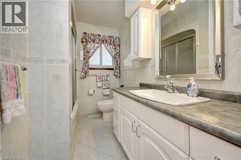 132 Forest Hill Drive Kitchener ON N2M 4G3