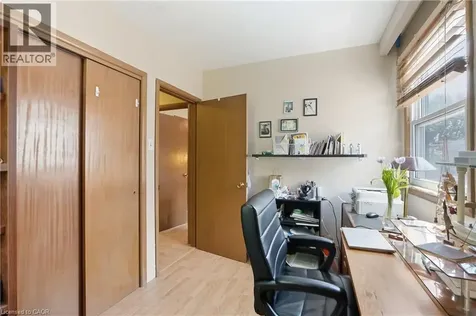 39 Paradise Road North Hamilton ON L8S 3S6
