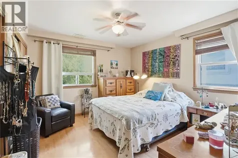 39 Paradise Road North Hamilton ON L8S 3S6