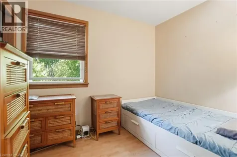 39 Paradise Road North Hamilton ON L8S 3S6