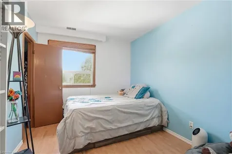 39 Paradise Road North Hamilton ON L8S 3S6