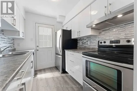 17 Sonnet Crescent Ottawa ON K2H 8W8
