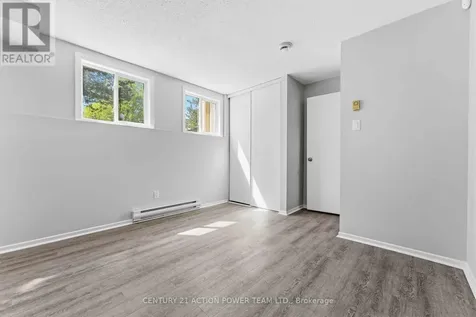 17 Sonnet Crescent Ottawa ON K2H 8W8