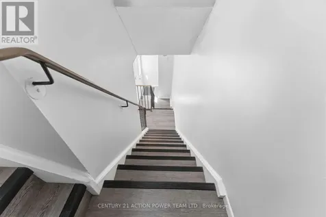 17 Sonnet Crescent Ottawa ON K2H 8W8