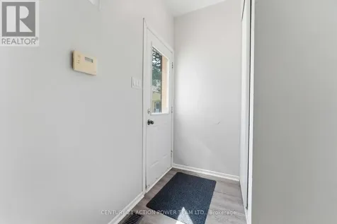 17 Sonnet Crescent Ottawa ON K2H 8W8