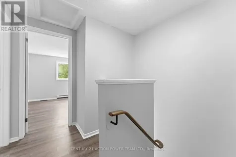 17 Sonnet Crescent Ottawa ON K2H 8W8