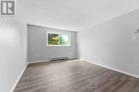 17 Sonnet Crescent Ottawa ON K2H 8W8