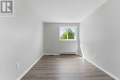 17 Sonnet Crescent Ottawa ON K2H 8W8