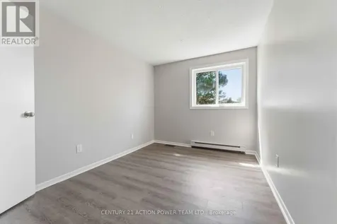 17 Sonnet Crescent Ottawa ON K2H 8W8