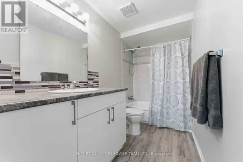17 Sonnet Crescent Ottawa ON K2H 8W8