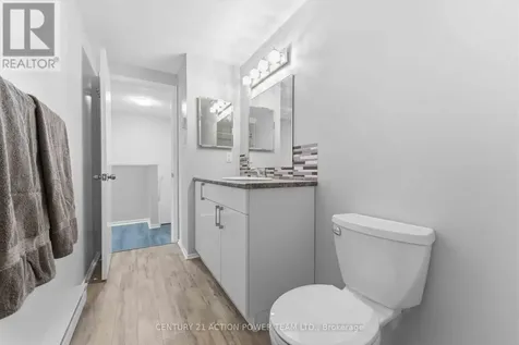 17 Sonnet Crescent Ottawa ON K2H 8W8