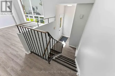 17 Sonnet Crescent Ottawa ON K2H 8W8
