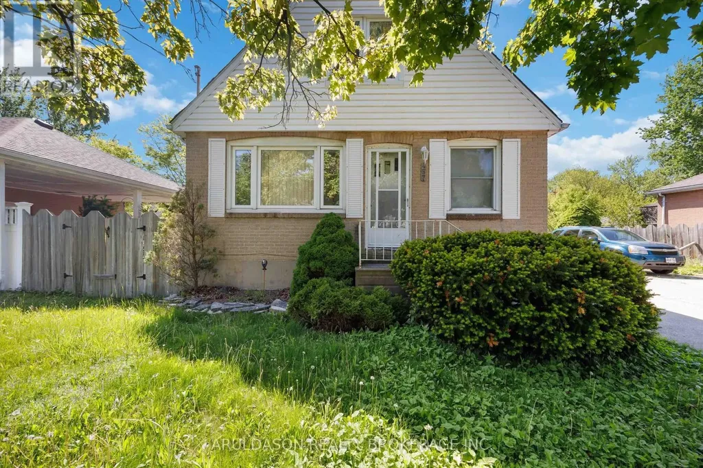 457 Montcalm Avenue Sarnia ON N7S 2P8