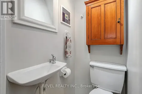 320 Clemow Avenue Ottawa ON K1S 2B8