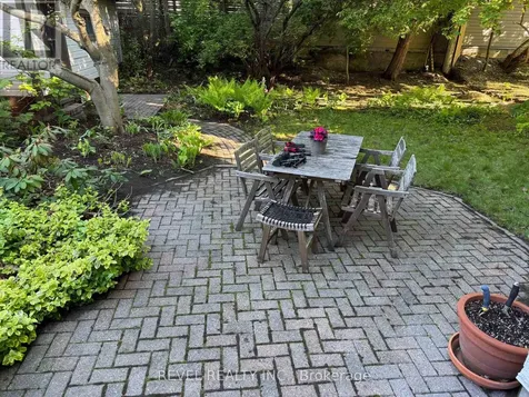 320 Clemow Avenue Ottawa ON K1S 2B8