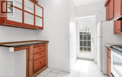 193 Madison Avenue South Kitchener ON N2G 3M7