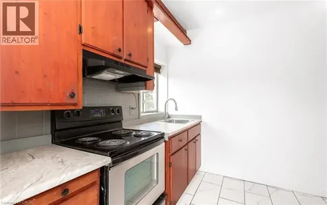 193 Madison Avenue South Kitchener ON N2G 3M7