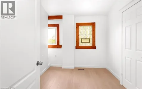 193 Madison Avenue South Kitchener ON N2G 3M7
