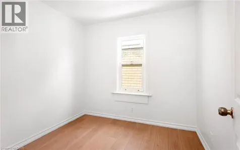 193 Madison Avenue South Kitchener ON N2G 3M7