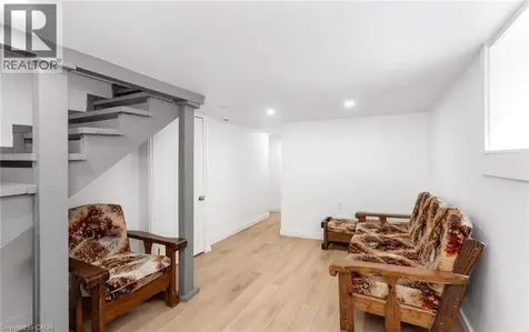 193 Madison Avenue South Kitchener ON N2G 3M7