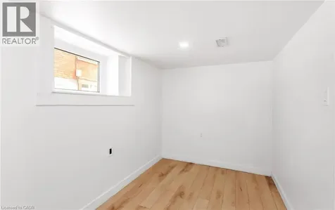 193 Madison Avenue South Kitchener ON N2G 3M7