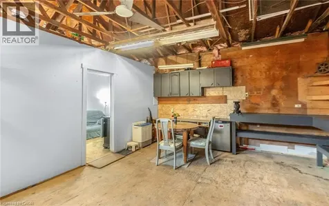 193 Madison Avenue South Kitchener ON N2G 3M7