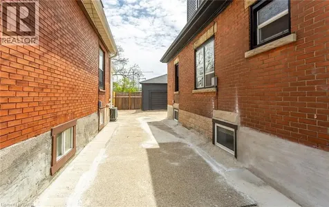 193 Madison Avenue South Kitchener ON N2G 3M7
