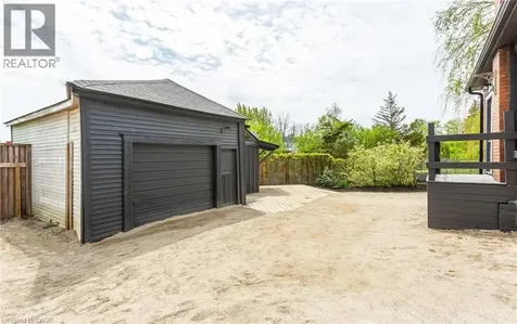 193 Madison Avenue South Kitchener ON N2G 3M7