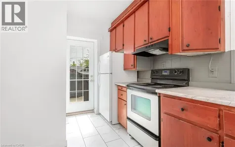 193 Madison Avenue South Kitchener ON N2G 3M7