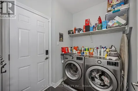 323 Lysander Place Ottawa ON K1K 3X8