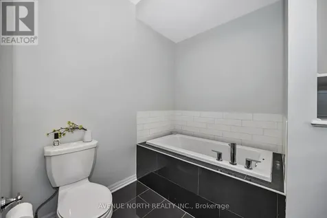 323 Lysander Place Ottawa ON K1K 3X8