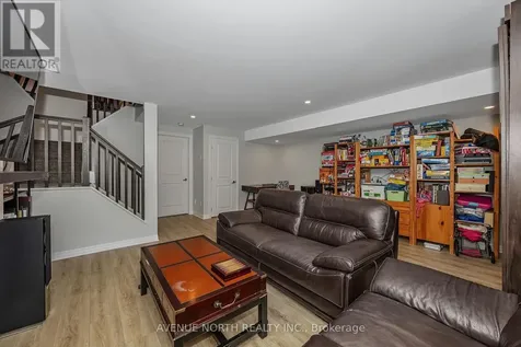 323 Lysander Place Ottawa ON K1K 3X8
