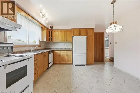61 Bellingham Drive Hamilton ON L8V 3R3