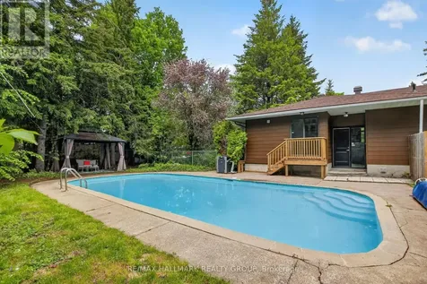2 Birdstone Avenue Ottawa ON K2S 0S2